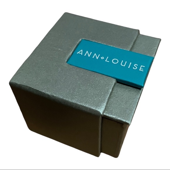 Silver Anne-Louise Earrings and Necklace - Picture 3 of 3